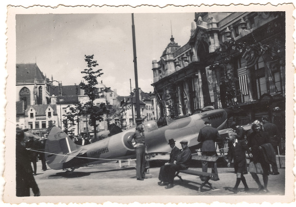 Dad with British Spitfire at Exposition_